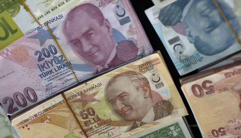 Лира пада, страни инвеститори беже из Турске